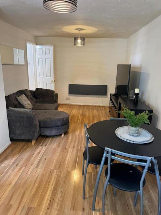A Cozy Apartment In Barking บาร์คกิ้ง ภายนอก รูปภาพ