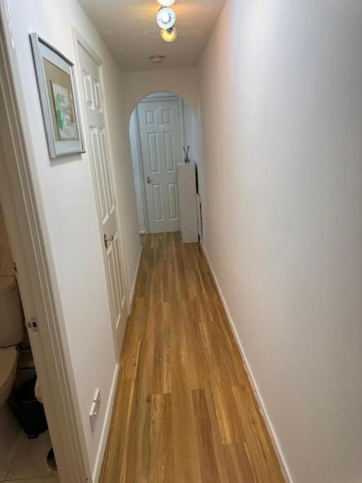 A Cozy Apartment In Barking บาร์คกิ้ง ภายนอก รูปภาพ